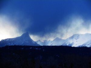 snowstorms over the mountains (Tardy Spring.)