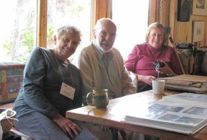 having tea (Bus tour at Nuk Tessli)
