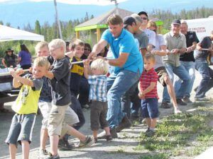 men tugowar (Tatla Lake Fall Fair)