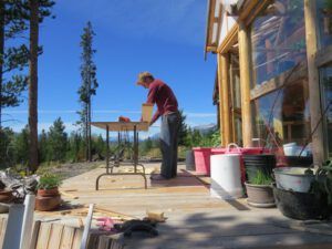 11-tom-outside (The Bathroom)