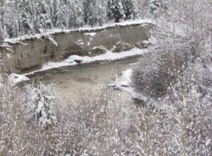 20-river (Snow at Ginty Creek.)