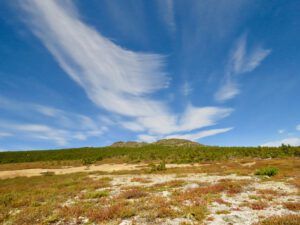 18 clouds and outcrop (The Plateau)