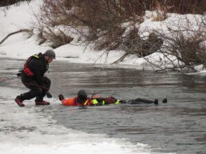 41 towing (SAR Ice Rescue Course)