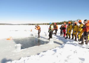 6 first on ice (SAR Ice Rescue Course)