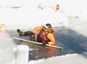8 in she goes (SAR Ice Rescue Course)