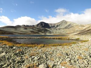 9 PP lake (Perkins Peak fall colours.)