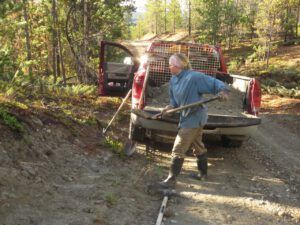 tara shovelling (Ginty Creek Fall Colours)